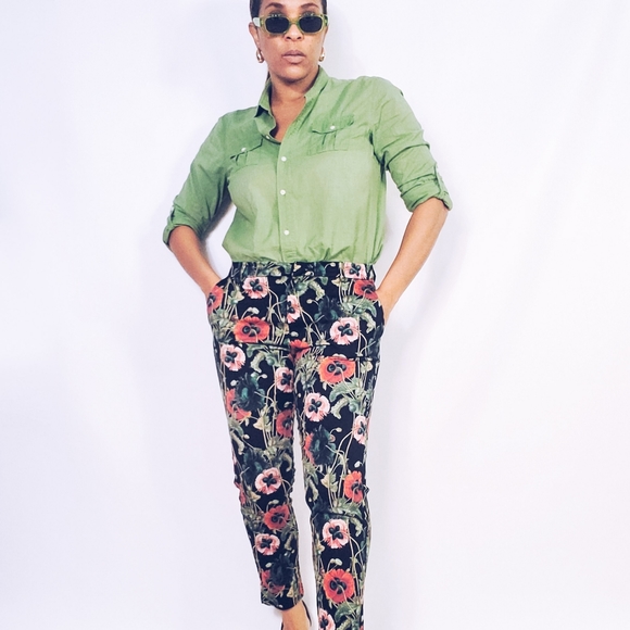 Floral Crop Pants - Picture 2 of 8